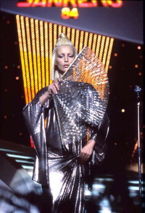 patty pravo sanremo vestito versace|Patty Pravo a Sanremo nel 1984, come una geisha vestita da .